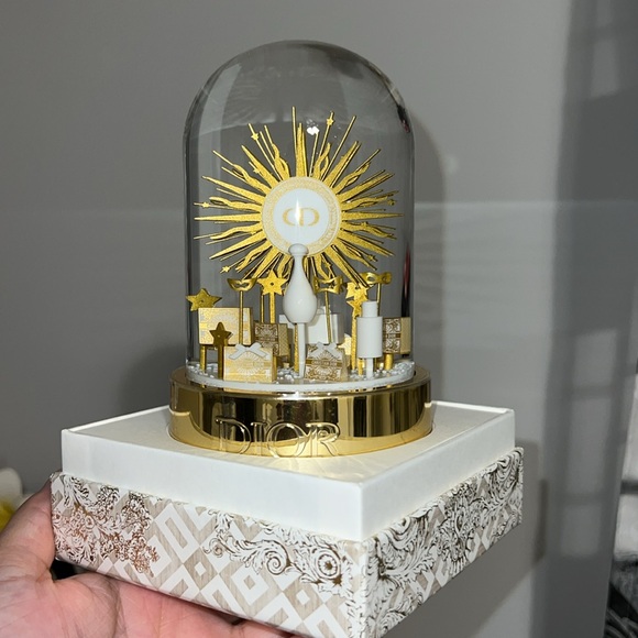 DIOR SNOW GLOBE | 2024 - Picture 3 of 4